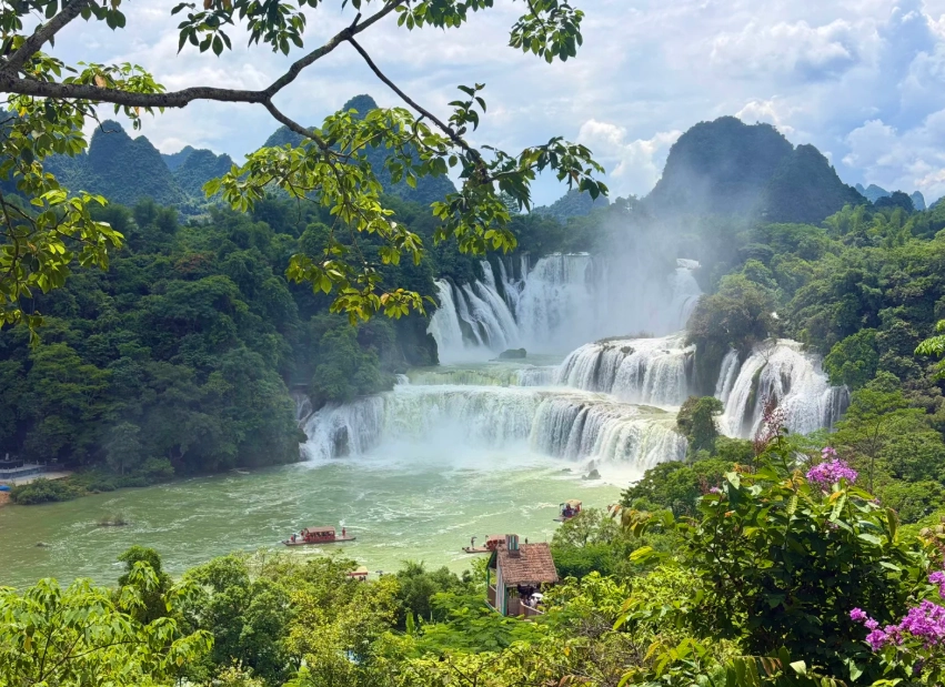 Detian Waterfall boat ride Detian Waterfall boat ride