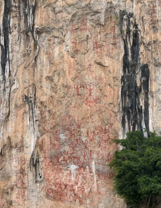 Huashan Rock Art boat tour Huashan Rock Art boat tour