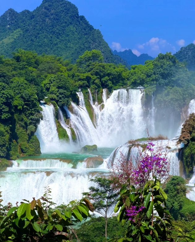Detian Waterfall from Chongzuo Detian Waterfall from Chongzuo