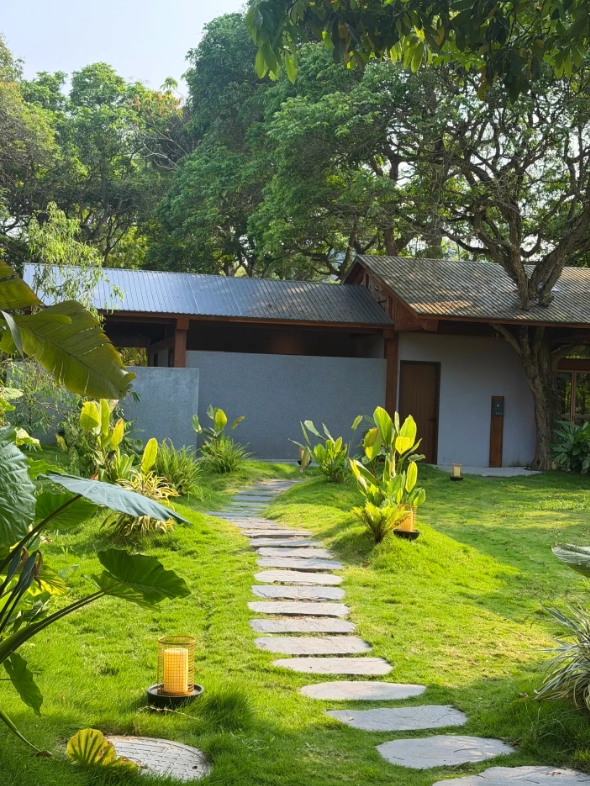 hotels near Detian Waterfall