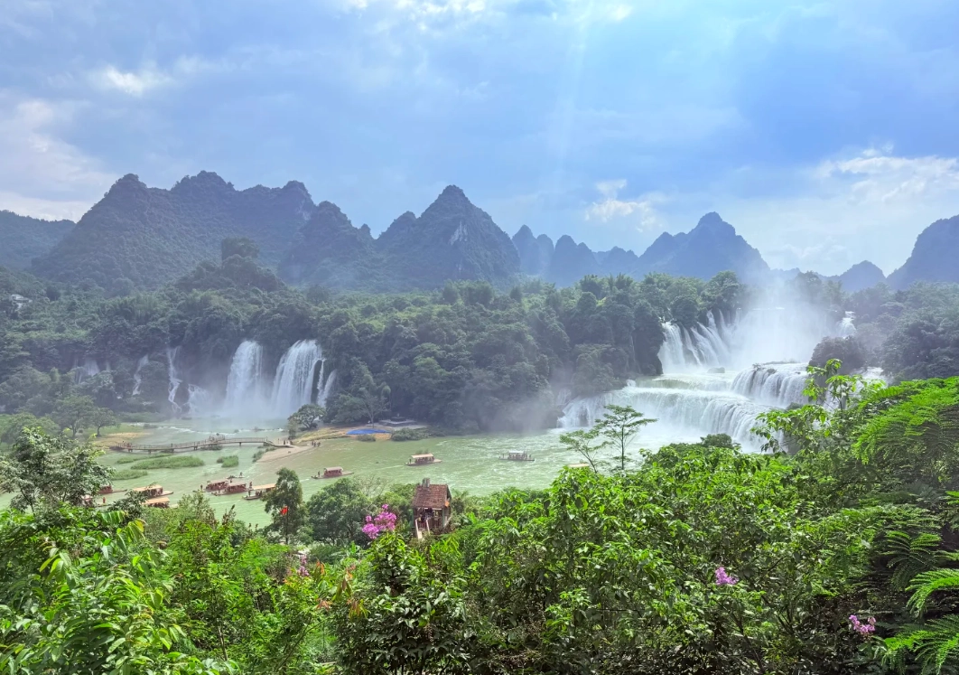 Detian Waterfall tour from Nanning Detian Waterfall tour from Nanning