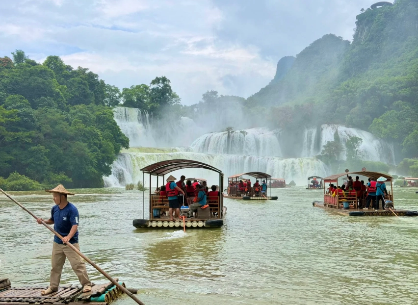 Detian Waterfall boat ride Detian Waterfall boat ride