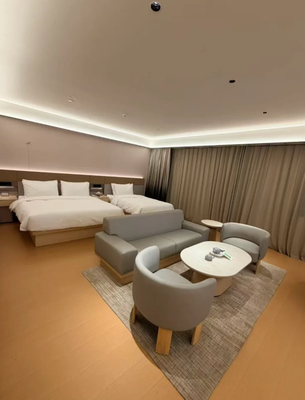 Where to Stay Near Id Kah Mosque: Best Hotels & Areas