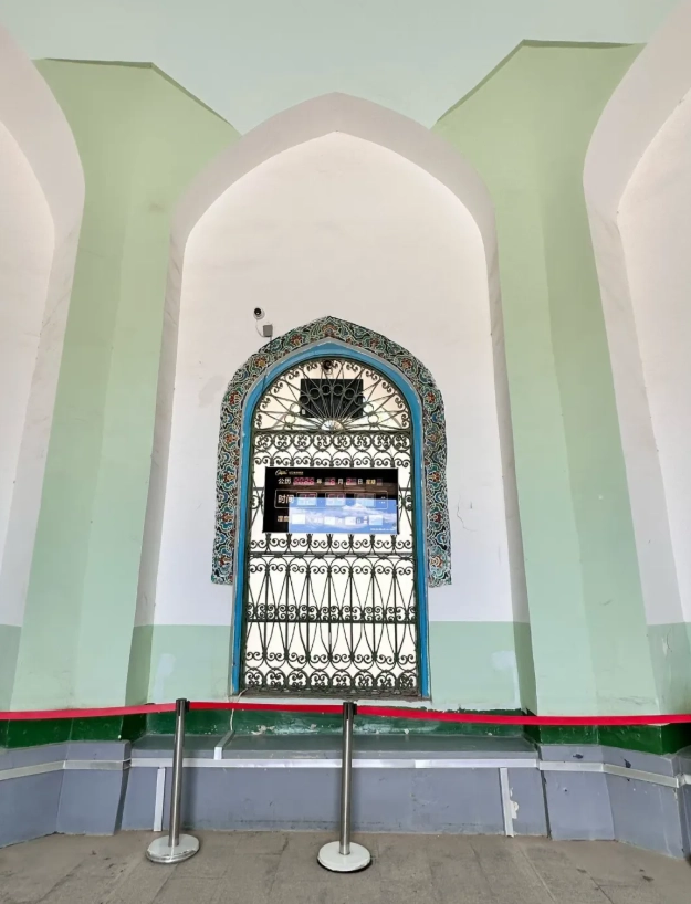 Id Kah Mosque travel tips