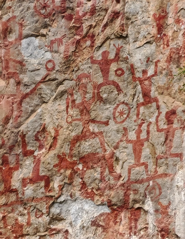 Huashan Rock Art tour Huashan Rock Art tour