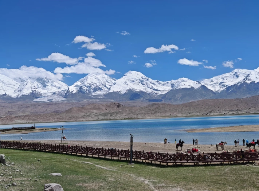 How to travel from Karakul Lake to Tashkurgan