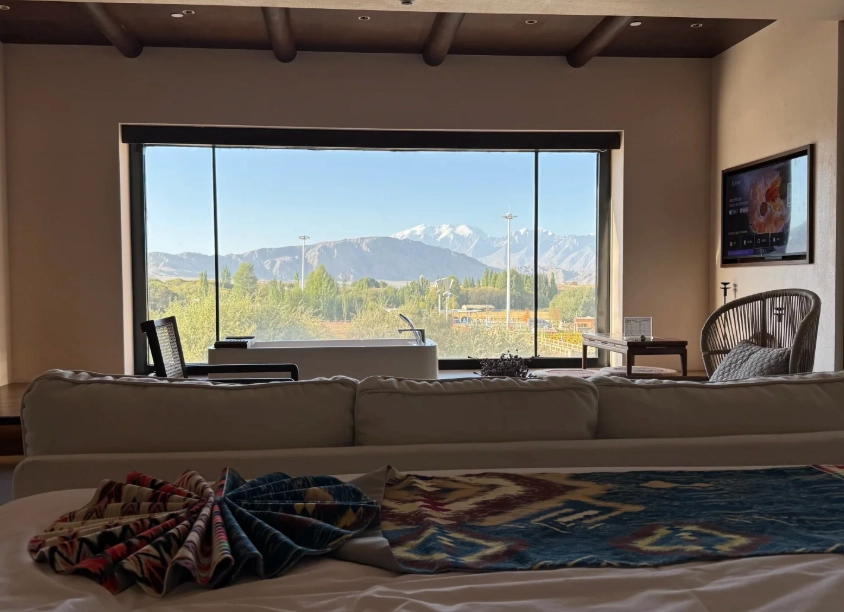 karakul lake yurt stay